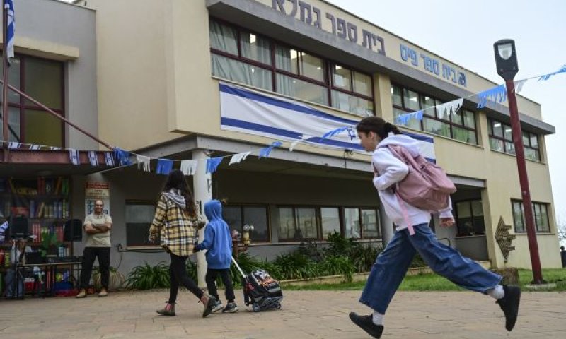 ביום שני אין לימודים [צילום: מיכאל גלעדי/פלאש 90]