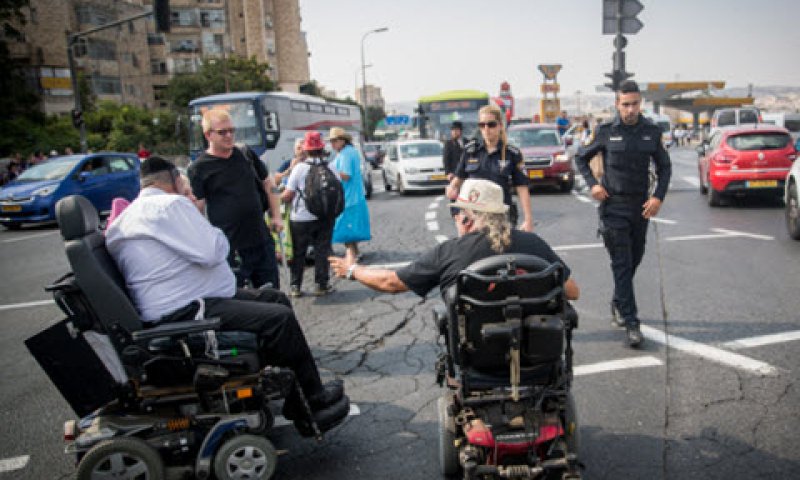 מחאת הנכים [צילום: יונתן זינדל/פלאש 90]