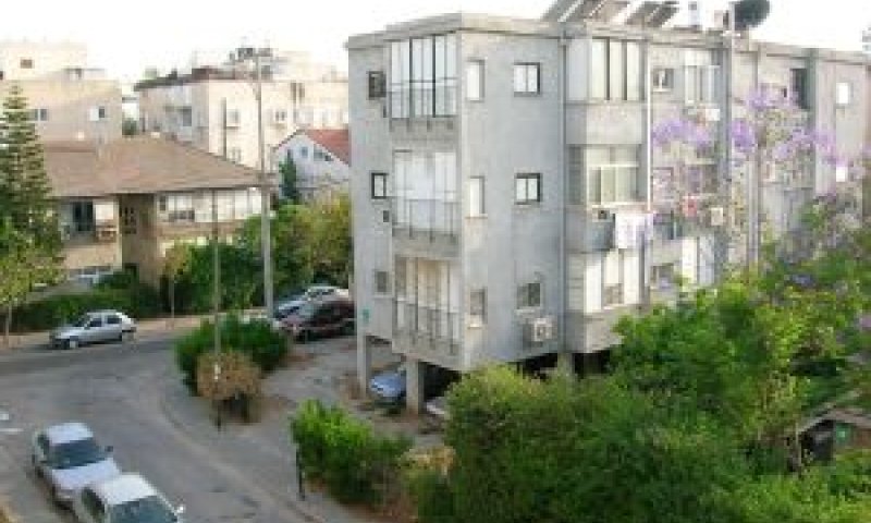 גג הבניין הפך להפקר [צילום אילוסטרציה: עומר שיקלר]