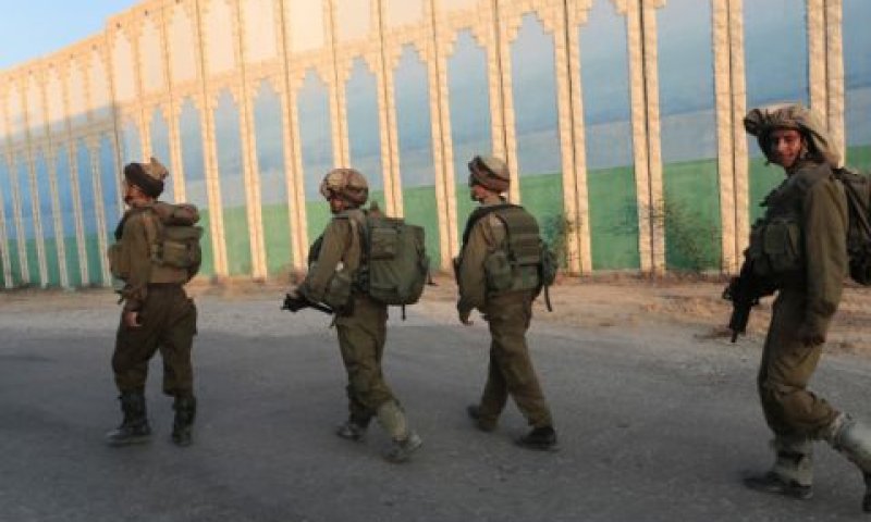 חיילים בנתיב העשרה [צילום: פלאש 90]