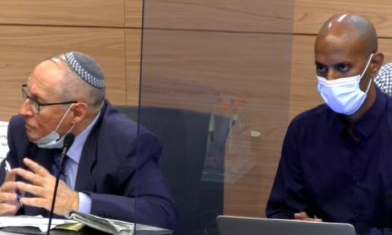ראש היחידה עו"ד אווקה זנה והשופט בדימוס רובינשטיין
