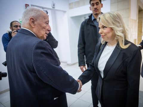 וינשטיין ושרה נתניהו היום [יונתן זינדל, פלאש 90]