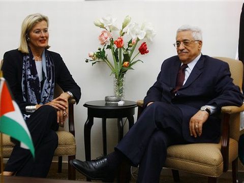 אבו מאזן נפגש עם שרת החוץ האוסטרית [AP]