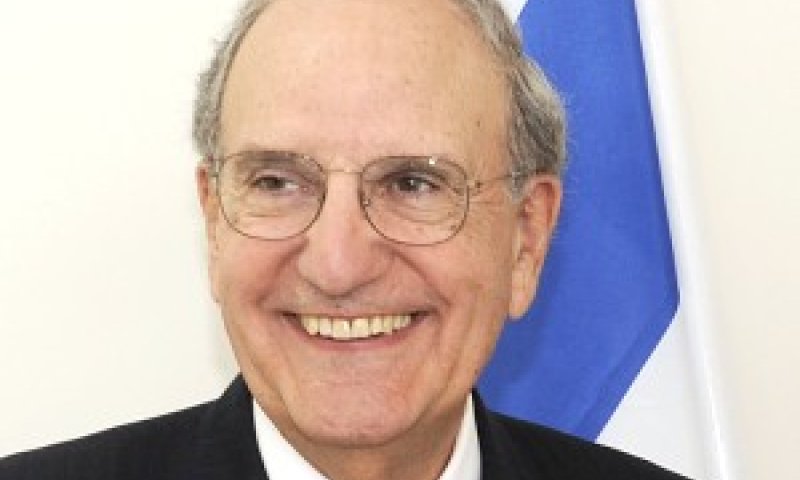 ג'ורג' מיטשל/ג'ו ביידן [צילום: שגרירות ארצות הברית/AP]