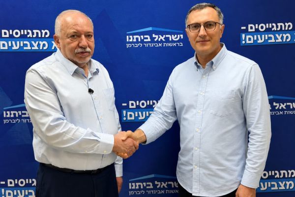 מיכאל פליוורט ואביגדור ליברמן