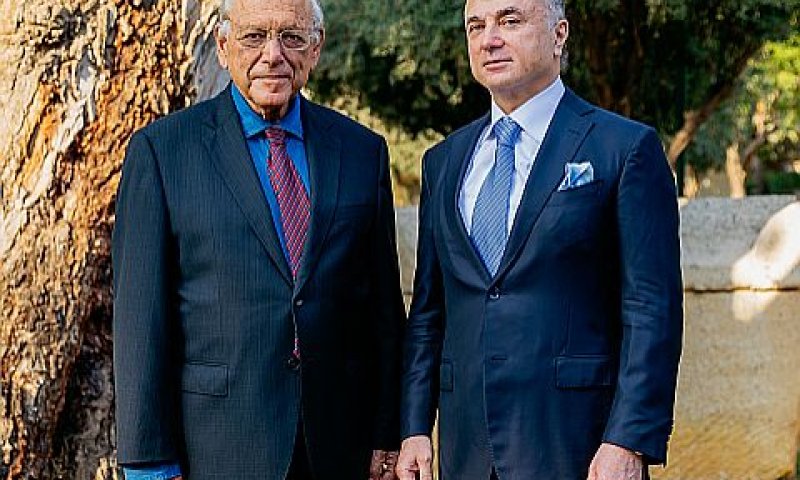 ד"ר מיכאל מירילשוילי נשיא Watergen עם הנשיא המייסד ויו"ר הדירקטוריון של אוניברסיטת רייכמן [צילום: רמי סיני]