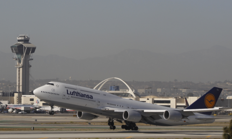 Lufthansa Boeing 747-830 [צילום: AP]