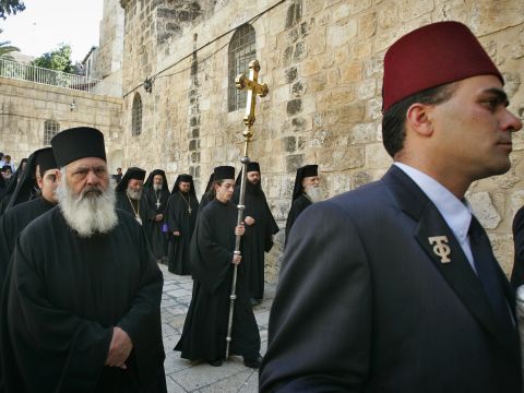 אירינאוס נעדר מהטקסים בכנסיית הקבר [AP]