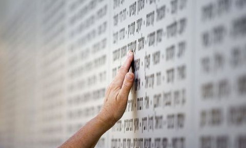 "גם במערכת הביטחון הורים שכולים שילדיהם נהרגו בנסיבות אזרחיות" [צילום: אריאל שליט/AP]