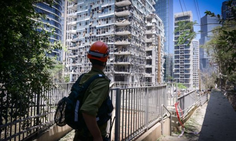 ערכי מפתח: פגיעת טיל אירני, רמת גן, יוני 2025 [צילום: אבשלום ששוני, פלאש 90]
