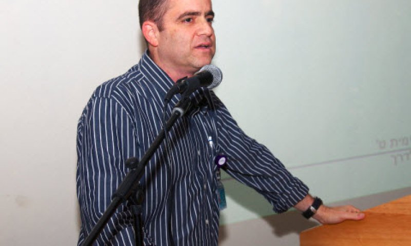 ד"ר גד סגל, מנהל מחלקה פנימית ט' [צילום: יחידת צילום שיבא]