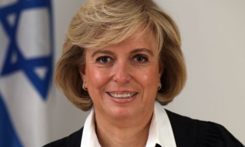 טרכטינגוט. בעקבות עבודתה בביטוח הלאומי