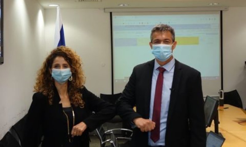 השר הנדל ואבישר בן חורין [צילום: לע"מ]