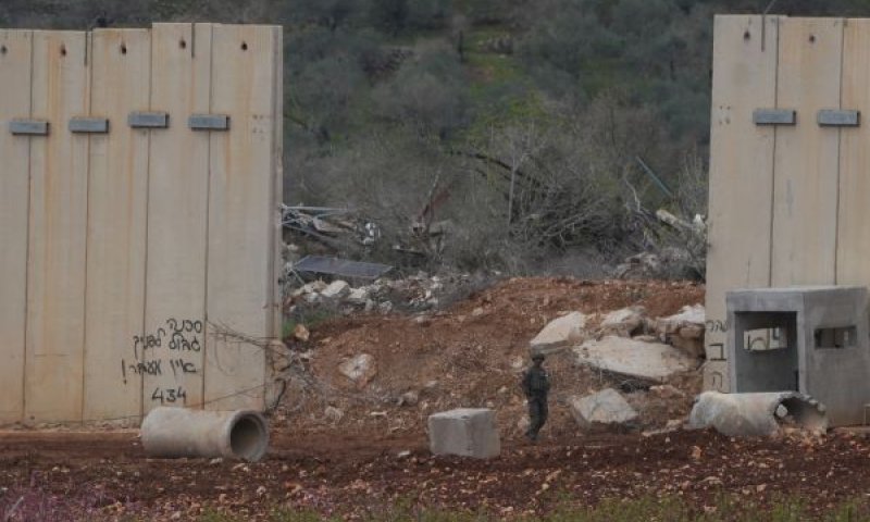 "תמרור אזהרה מהדהד" [צילום: אייל מרגולין, פלאש 90]