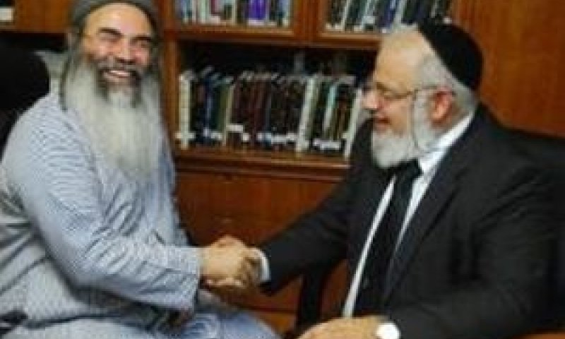 עו"ד סמארלי עם הרב אמנון יצחק [צילום: יח"צ]