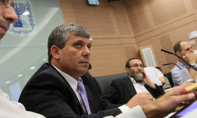 שמחון בדיון בוועדת הכספים, היום [צילום: פלאש 90]