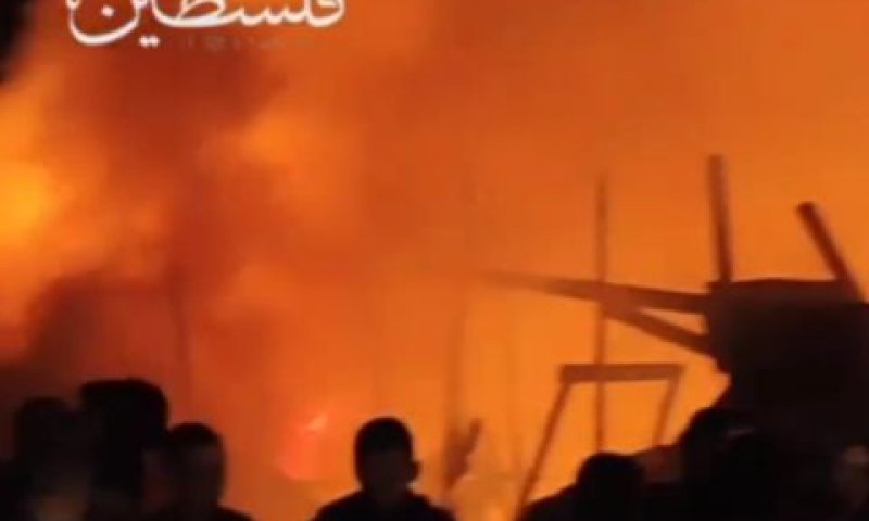 שריפה ענקית במאהל ברפיח [צילום: לפי סעיף 29א' לחוק זכויות יוצרים]