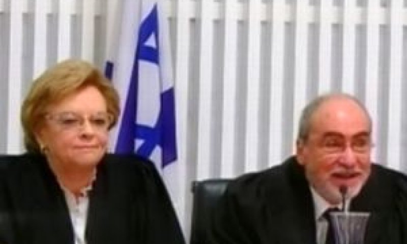 גרוניס וביניש. רק בקשות בודדות מתקבלות [צילום: מן הטלוויזיה]