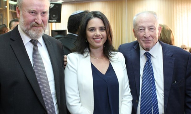 קבע, אימץ, מתבקשת [צילום: משרד המשפטים]