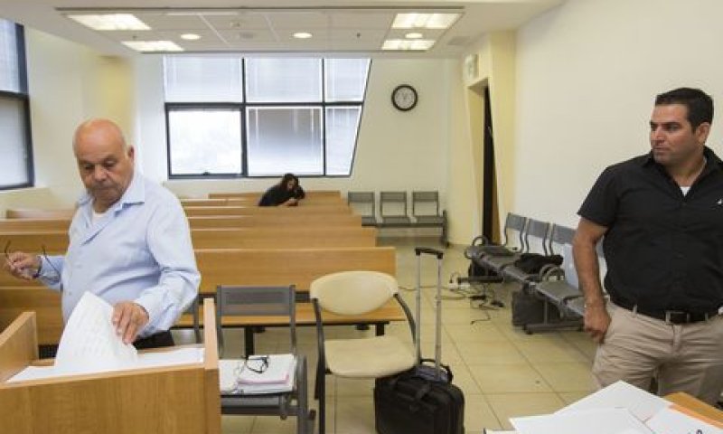 סיידוף (משמאל) ומני נפתלי [צילום: יונתן סינדל/פלאש 90]