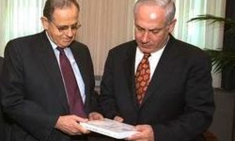 נתניהו ויוסף צ'חנובר [ארכיון: עמוס בן-גרשום/לע"מ]