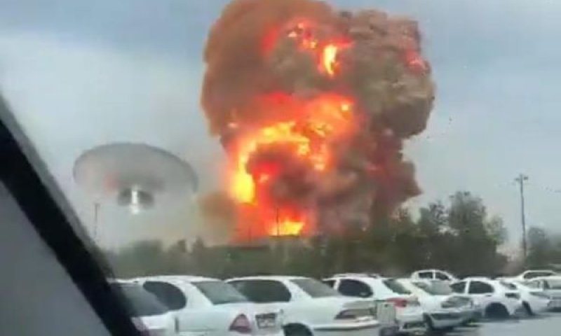 רגע הפיצוץ במבנה בנמל בנדר עמאס [צילום: לפי סעיף 27א לחוק זכויות יוצרים]