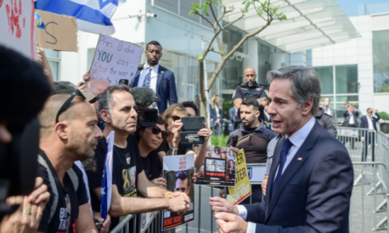בלינקן עם משפחות החטופים [צילום: אבשלום ששוני/פלאש 90]