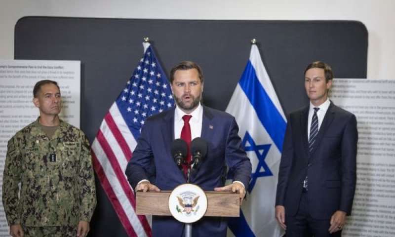 קושניר וואנס במסיבת עיתונאים [צילום: חיים גולדברג/פלאש 90]
