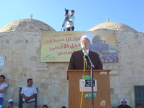 השיח' עכרמה צברי נואם בעצרת