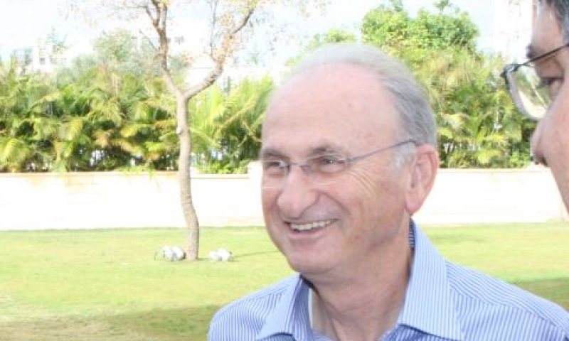 לנגר. הטלפון הנייד שלו נפרץ ע"י הבכיר [צילום: שחר צרפתי]