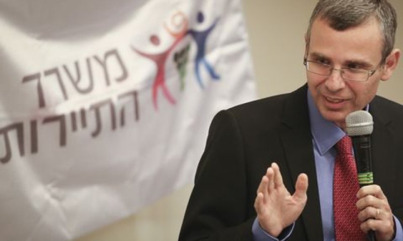 לוין. לקצץ בתקנות מכבידות [צילום: הדס פרוש/פלאש 90]
