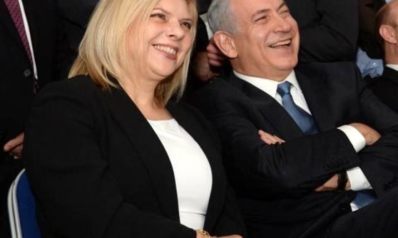 הזוג נתניהו. תביעה בסך של כמיליון שקל שהגיש אב הבית [צילום: לע"מ]