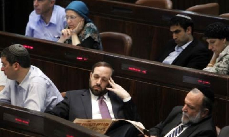 המפלגות החרדיות התנגדו לחוק [צילום: פלאש 90]