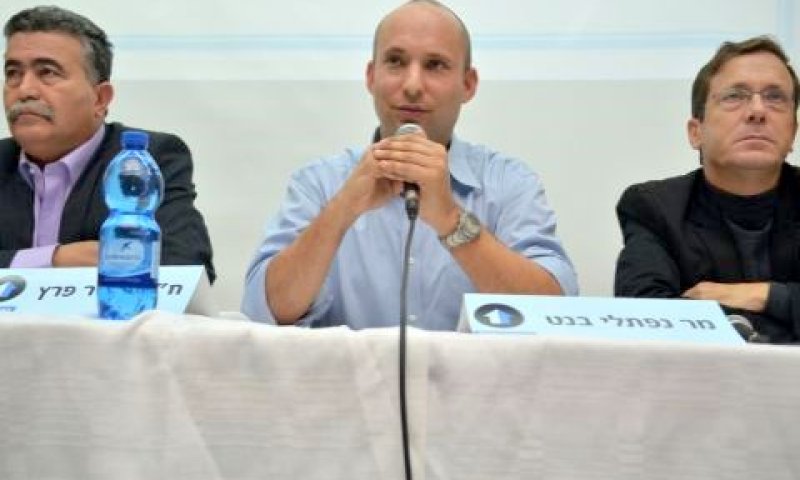 בנט (במרכז). מגמת עלייה [צילום: דותן גור]