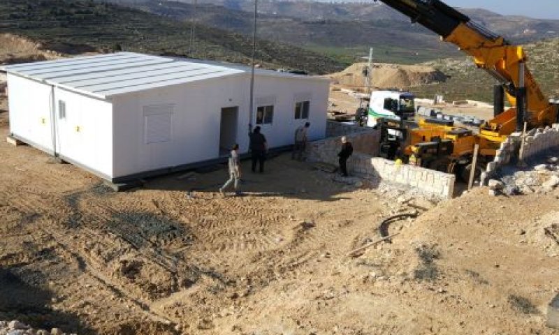 עליית המגורונים לקרקע [צילום: מטה המאבק בעמונה]