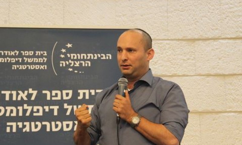בנט. "אשתי אינה דתיה" [צילום: דוד אנוליק]