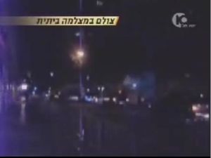 [שיירת ראש הממשלה מגיעה]