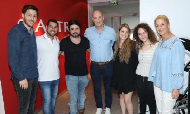 מימין: אתי רוטר ספיר סילברשטיין לאדילה ברקוביץ גבי רוטר לירן אברהם [צילום: יח"צ]