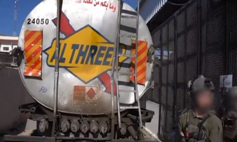 הכנסת ציוד לבית החולים נאצר בעזה [צילום: דובר צה"ל]