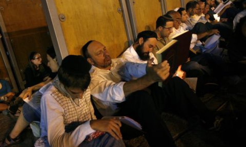 בתשעה באב יאמרו קינות [צילום: פלאש 90]