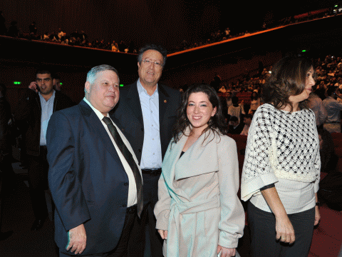מרים טובלי, מצטיינת ממכון לב בירושלים, עם נשיא לשכת רו"ח, יגאל גוזמן, וראש החוג, פרופ' הרצל פטל [צילום: מוטי אברג´יל]