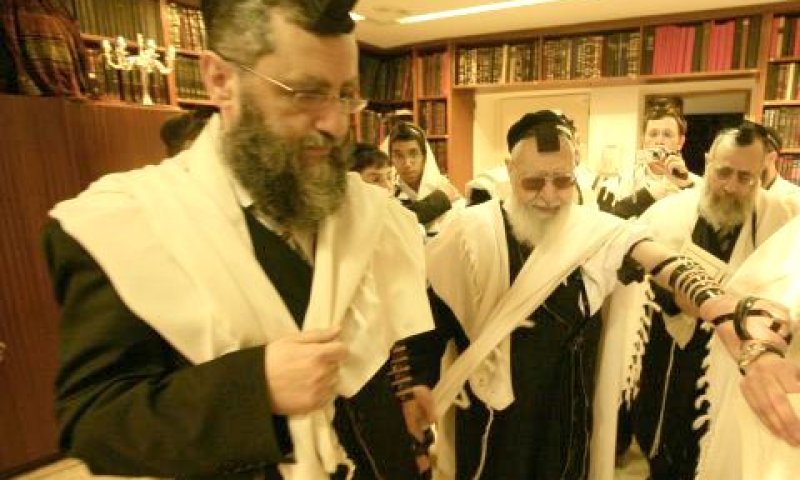 הרב דוד יוסף עם אביו [פלאש 90]