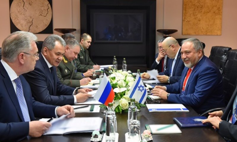 ליברמן במוסקבה, היום [צילום: אריאל חרמוני, משרד הביטחון]