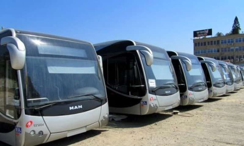 מטרוניות בחניון. בקרוב תראו אותן על הכבישים [צילום: אנדי רדולסקו]