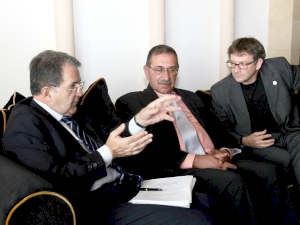 מימין: פונדק, חורי ופרודי