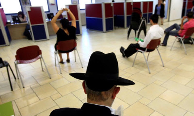 לשכת התעסוקה. האבטלה צונחת [צילום: יוסי זמיר/פלאש 90]