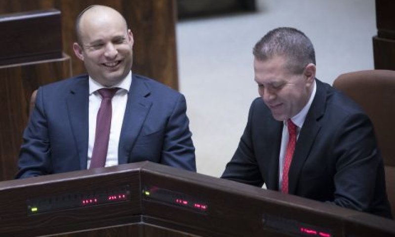 ארדן ובנט. מימין לנתניהו [צילום: יונתן זינדל/פלאש 90]
