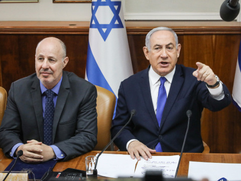 נאמן של נתניהו [צילום: מרק ישראל סאלם]