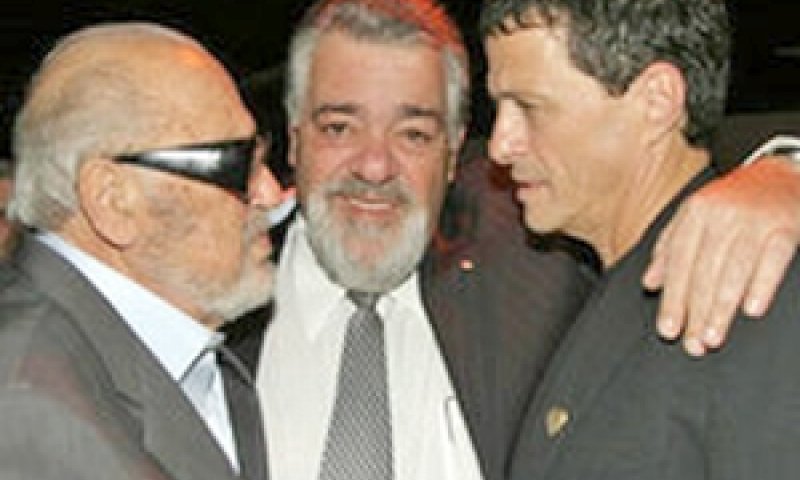 אנג'ל, עופר והמקורב רפי גינת[צילום: בוצ&acute;צ&acute;ו]