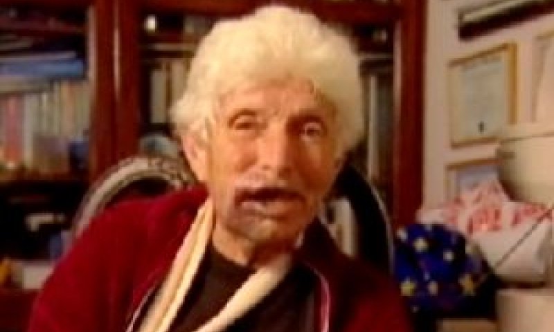 מלכה יריב. חמש משיניה נשברו